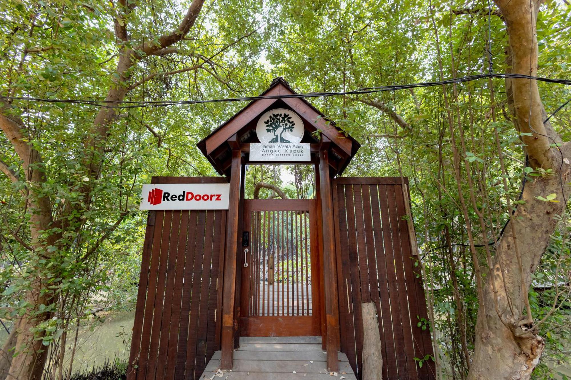 RedDoorz Resort @ Taman Wisata Mangrove Jakarta Buitenkant foto